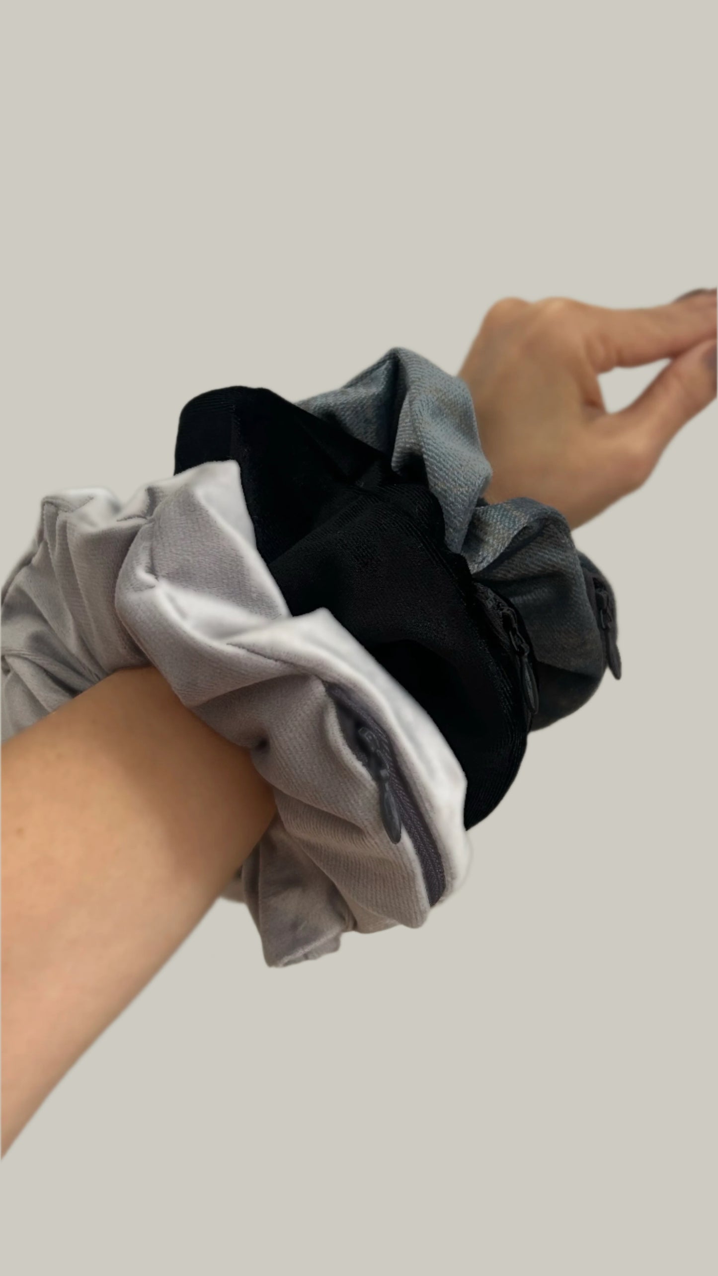 Scrunchie - Hidden Pocket - Black